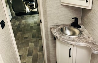 Glamping @ it’s Finest!!! 24’ Drivable Class C