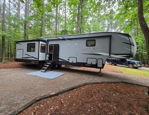 Forest River RV Cherokee Arctic Wolf Suite 3660