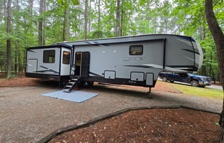 2022 Cherokee Arctic Wolf 3660 Suite