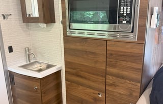 Cozy up with a View - Sprinter V6 Diesel