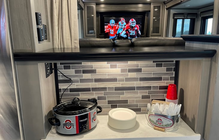 Crockpot/Serving area. Using a Surge protector you can put 3 crockpots in this area.