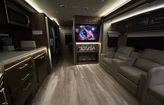 Five-Star Desert Oasis on Wheels!