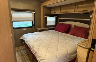 Adventure Ready Class A RV | Sleeps 4 | Chicago