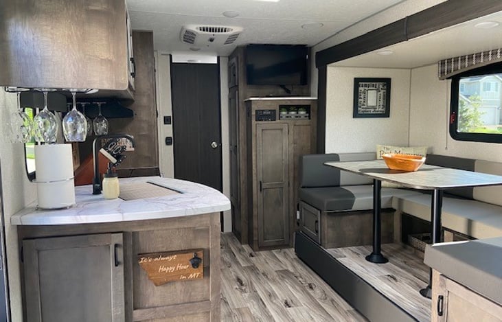 Fully stocked kitchen with everything you could need to prepare the very best camping meals. Oven, microwave, large fridge.