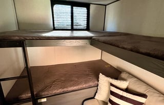 Camper For Rent – Sleeps 7 Comfortably!