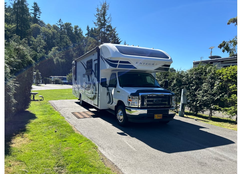 Class C Motor Home rentals in Camarillo