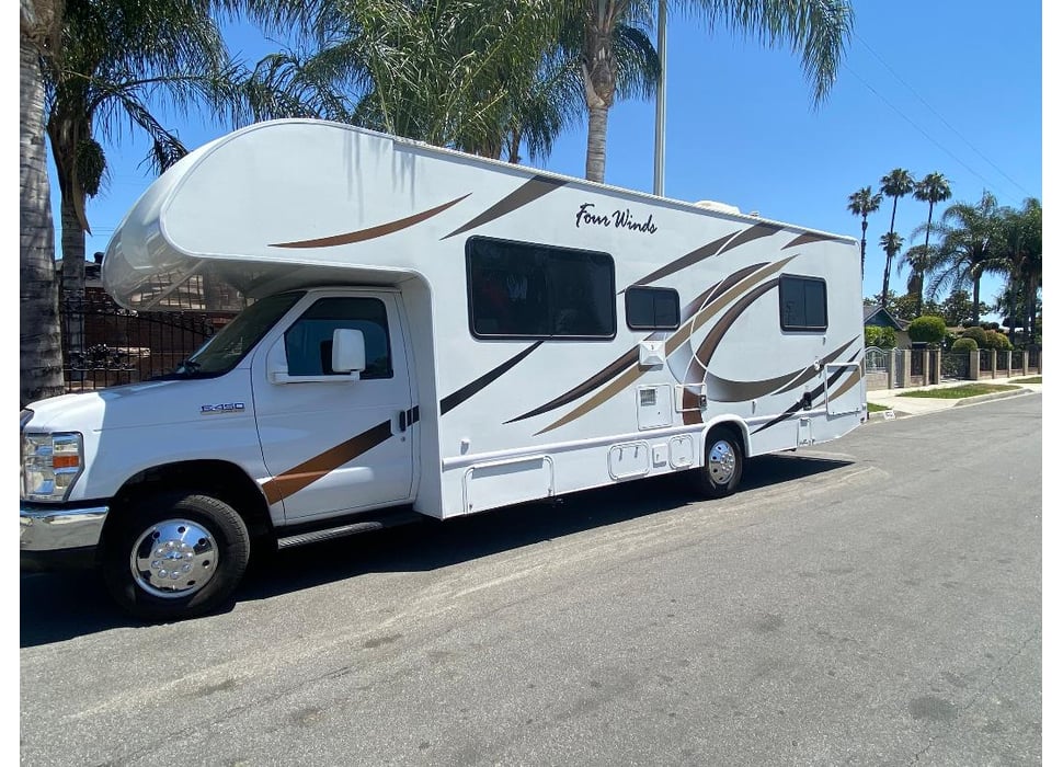 Class C Motor Home rentals in Los Angeles