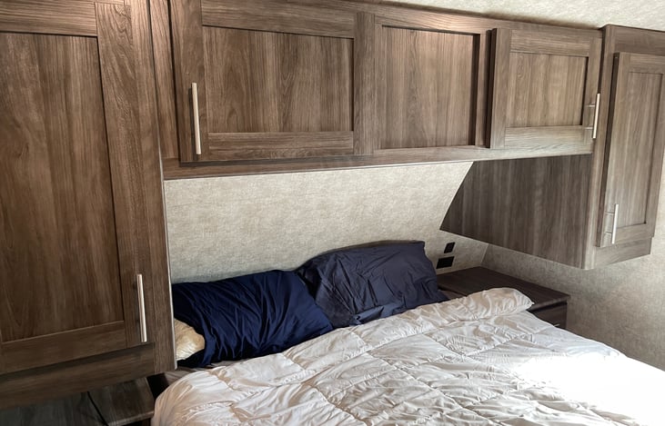 Queen bed, super comfy