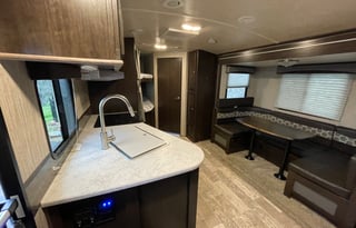 Spacious Clean 27.7' Travel Trailer w/ slide-out