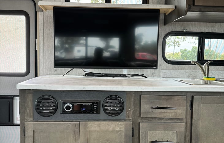 smart tv  and cd player