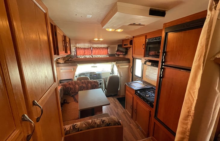 Air conditioner, fridge, freezer, stove, sink and microwave.