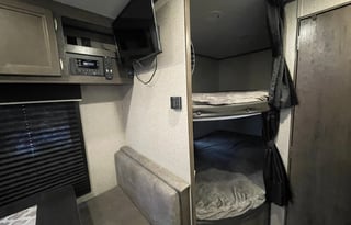 Spacious Clean New 29' Jayco RockyMountain Trailer