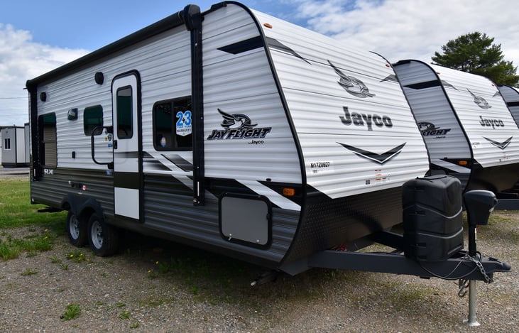 This 2022 Jayco Jay Flight 212QBW is the ideal lightweight couples' coach, perfectly sized at 25' 8" for easy towing and access to state parks.
