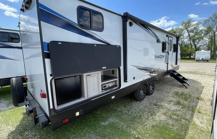 Roughing it Smoothly RV Rentals
Shadow Cruiser outdoor kitchen
