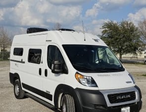 Winnebago Solis Pocket 36A