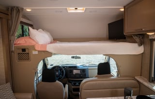 "Betty" the GORGEOUS Class C bunkhouse