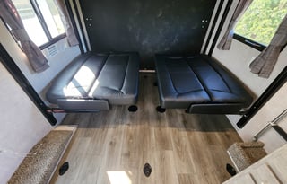 Wonderful Toyhauler that sleeps 5