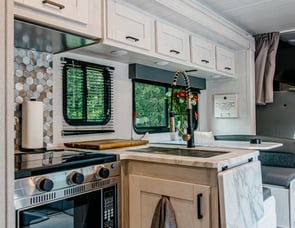 EAST TO WEST Entrada 3100FB