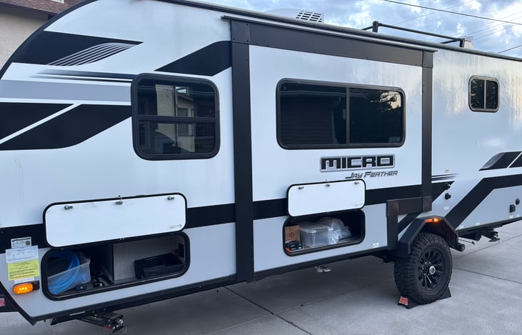 All your hookups and water filter