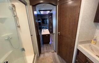 2019 DRV Luxury Suites FullHouse LX455