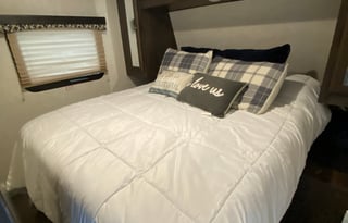 2019 Starcraft Launch Outfitter 27BHU