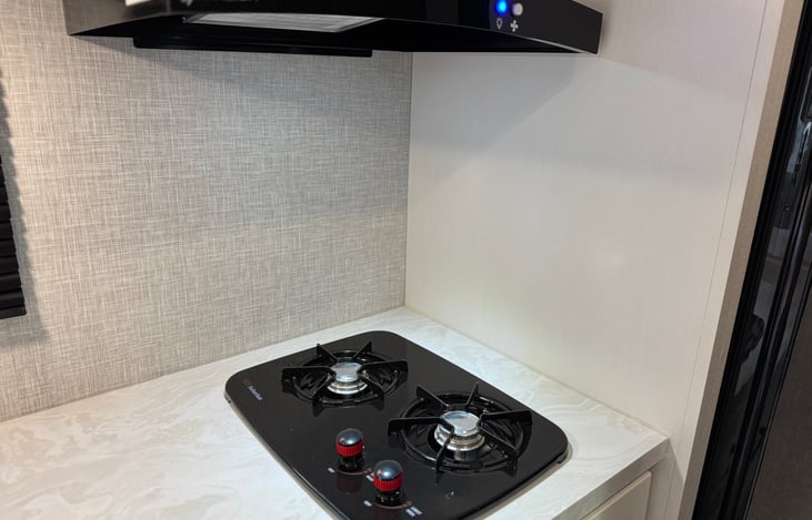 Gas stove with fan and under lighting