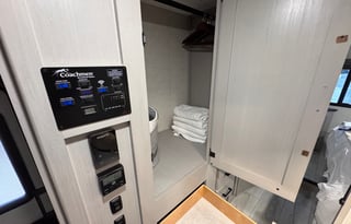 2025 28ft Coachmen 26DS - Sleeps 6