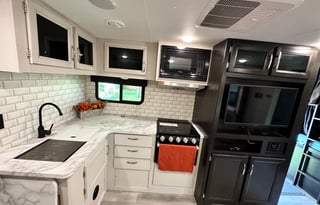 2022 Jayco Jay Feather 24BH