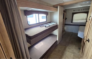 2011 Thor Motor Coach Hurricane 34B