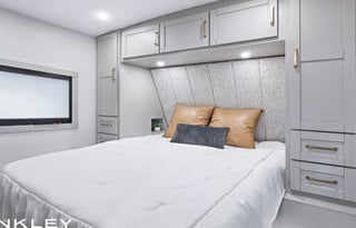 Luxury Couples Escape | 2025 Brinkley Model I 275