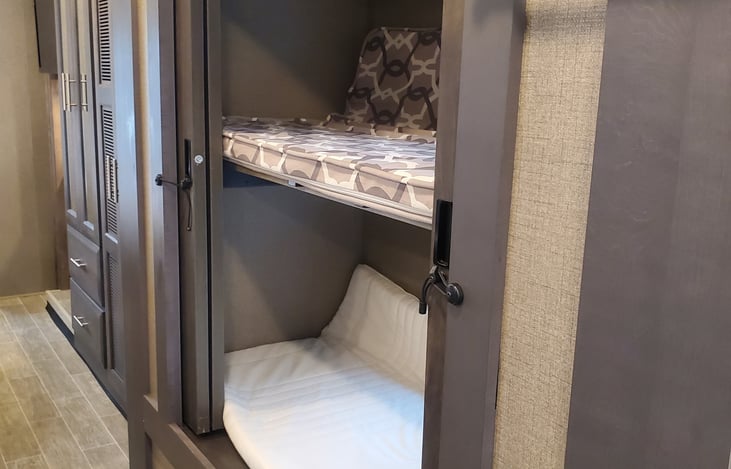 Closet / bunkbed for kiddos