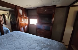 Fleetwood Discovery LXE 40'