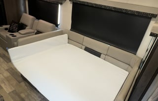 Glamping Getaway – FR3 34DS