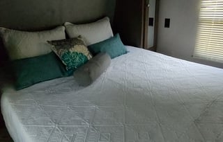 Grammy's Bunkhouse 2018 Keystone 32 Ft Camper