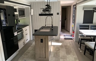 "Anzola" Private Bedroom -  Huge Living /Kitchen