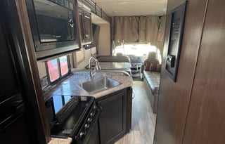 2017 Thor Motor Coach Four Winds 28Z