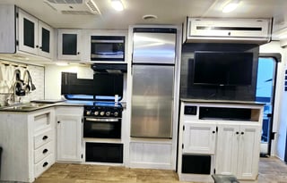 Only 99 weekday special,Sleeps 9,2 bed,1.5 bath