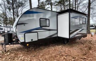 Alpha Wolf – Modern, Spacious, Adventure-Ready!