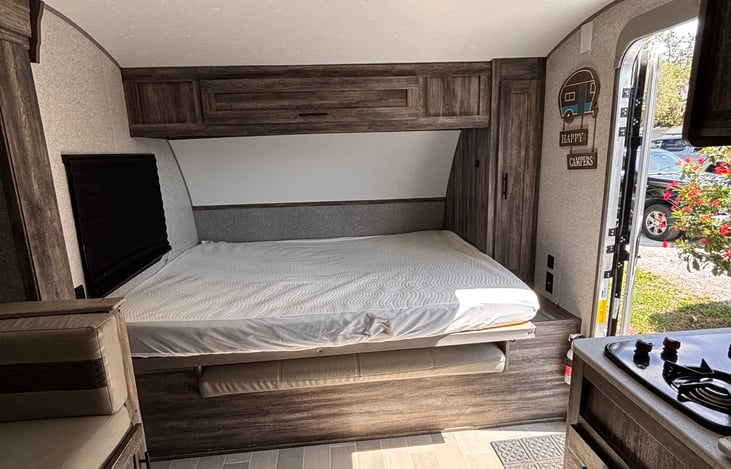 Main Bed (queen size)