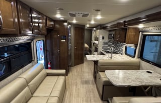 Luxury Super C RV – Sleeps 10 - Thor Magnitude