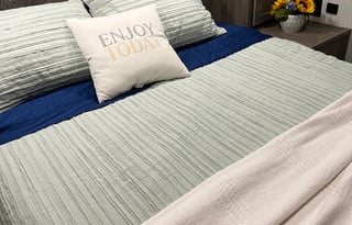 Beautiful & Spacious 30’ Gulf Stream w/ slide