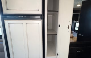 Rare King Bed | Auto Leveling | Easy to Drive