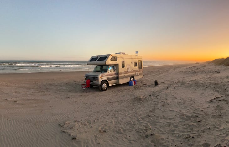 We took the Minnie to Texas for a week of camping on the beach. The off-grid capable girl gave us reliable power and other necessities for a wonderful time! The trip was over 3,000 miles!