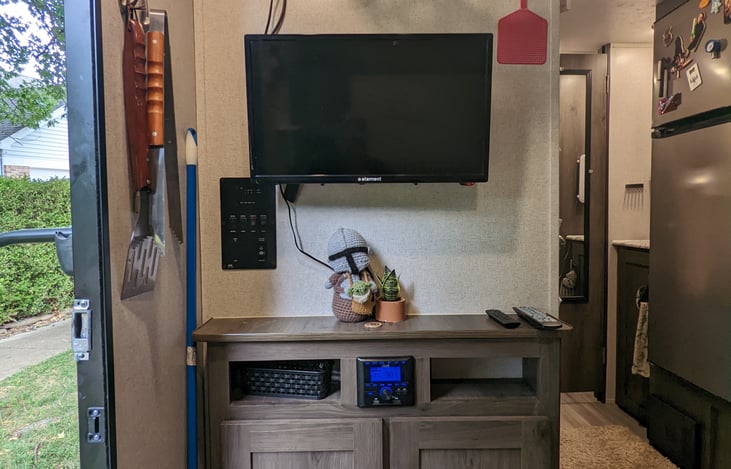 Entertainment center