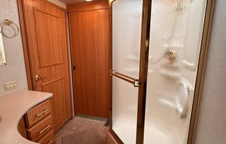 2005 Winnebago Journey 36M