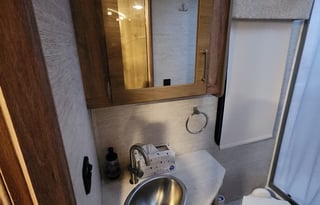 2021 Entegra Coach Qwest 24L