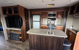 Luxury Bunkhouse Camper – Pet & Family Friendly