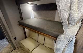 32*NEW 2023* Luxury SUNSEEKER 10 Sleeper w Bunks!