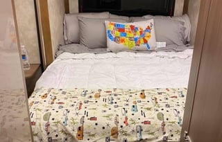 Luxury Diesel-Dog Friendly-Easy to Drive-Sleeps 6