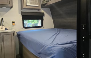 Cozy Family Escape 2024 Keystone Hideout RV